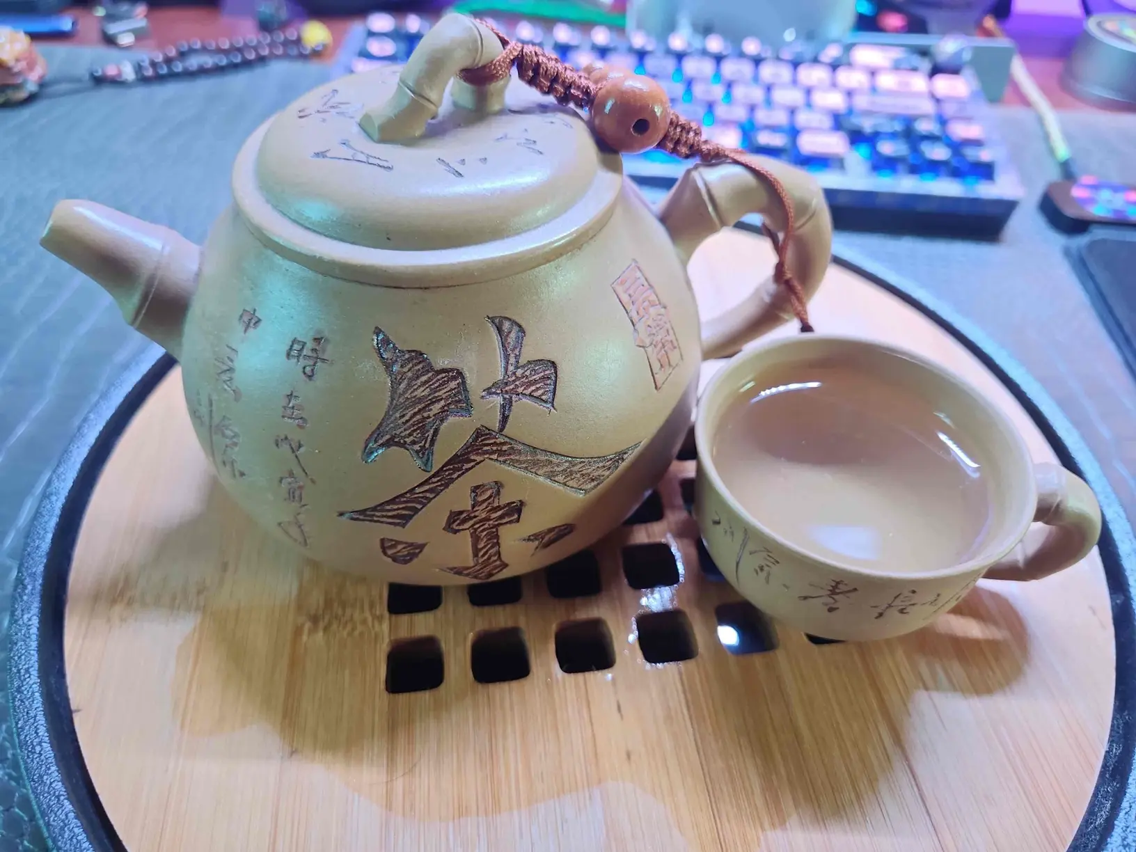 一壶香茗寄友情01.webp